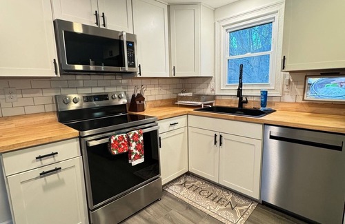 Norwich Casa | Charming 3-Bedroom House Near Mohegan Sun Casino in Norwich. Pet Friendly!