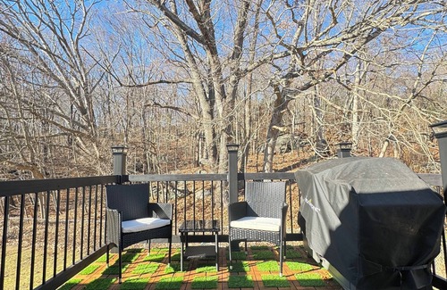 Norwich Casa | Charming 3-Bedroom House Near Mohegan Sun Casino in Norwich. Pet Friendly!