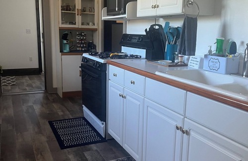 Garden County Casa | Charming 3-bedroom house in wonderful town of Oshkosh, family and pet friendly!