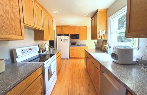 Ravenna Casa | Charming 3-bedroom house with AC in Seattle