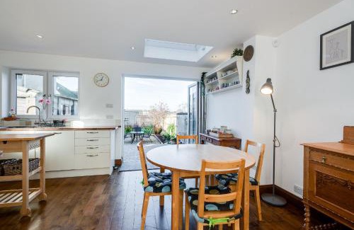 Oxford Casa | Charming 3 Bedroom House garden & parking - next to CS Lewis Nature Reserve