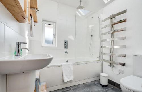Oxford Casa | Charming 3 Bedroom House garden & parking - next to CS Lewis Nature Reserve
