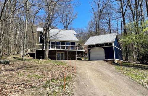 Acme Casa | Charming 3-bedroom house in Bear Rocks near State Parks and resorts