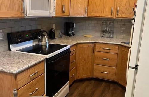 Ames Casa | Charming 3-bedroom house in wonderful Ames with AC, WiFi