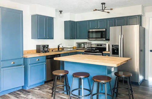 Canton Casa | Charming 3-bedroom house on a serene creek in delightful Canton