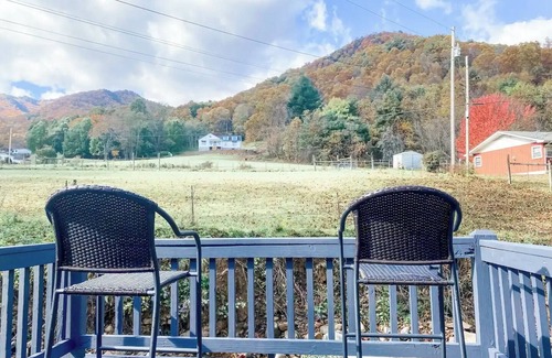 Canton Casa | Charming 3-bedroom house on a serene creek in delightful Canton