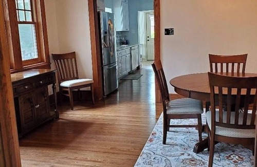Culver Casa | Charming 3-bedroom house with AC and WiFi in Culver that sleeps 8.