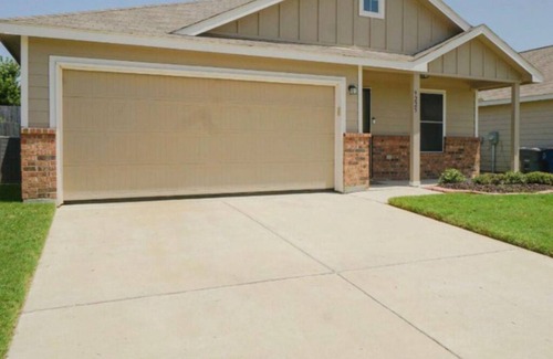 Dallas Casa | Charming 3-bedroom house with AC and WiFi in lovely Dallas