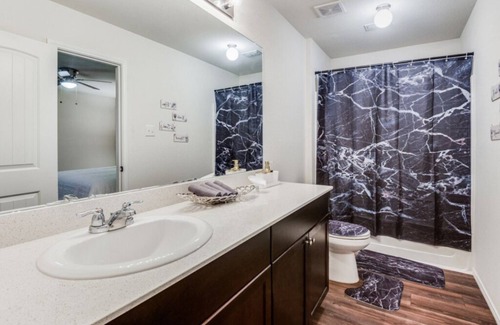 Dallas Casa | Charming 3-bedroom house with AC and WiFi in lovely Dallas