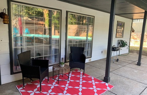 Denton Casa | Charming 3-bedroom house with pool in Denton