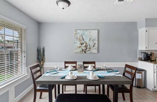 Irving Casa | Charming 3-bedroom house in Pleasant Irving with AC Near DFW & AT&T Stadium