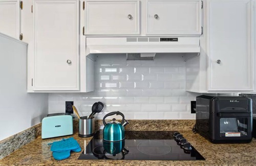 Irving Casa | Charming 3-bedroom house in Pleasant Irving with AC Near DFW & AT&T Stadium