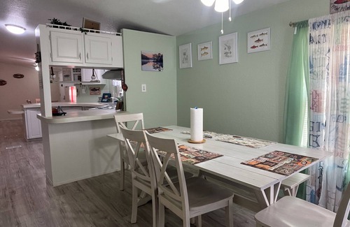 Lytle Casa | Charming 3-bedroom house with AC and WiFi in welcoming Lytle,TX.