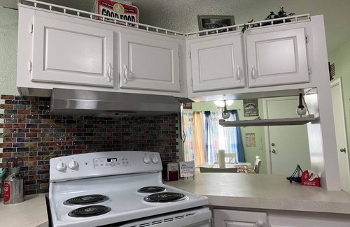 Lytle Casa | Charming 3-bedroom house with AC and WiFi in welcoming Lytle,TX.