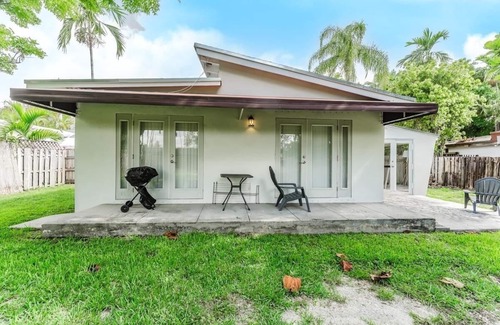 Coral Terrace Casa | Charming 3-bedroom house , free wifi near Nicklaus CHildren's Hospital in Miami