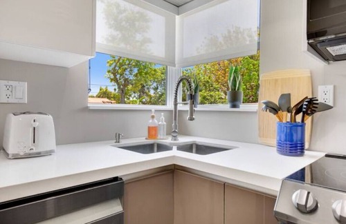 Coral Terrace Casa | Charming 3-bedroom house with AC, WiFi in lovely Miami