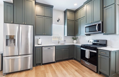 Rogers Casa | Charming 3-bedroom house 10-min walk from Downtown Rogers. Close to Beaver Lake!