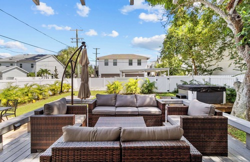 Courier City - Oscawana Casa | Charming 3-bedroom house in South Tampa with Hot Tub