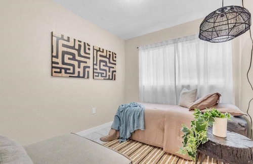 Tampa Casa | Charming 3-bedroom house in fabulous Tampa. just minutes from Busch Gardens
