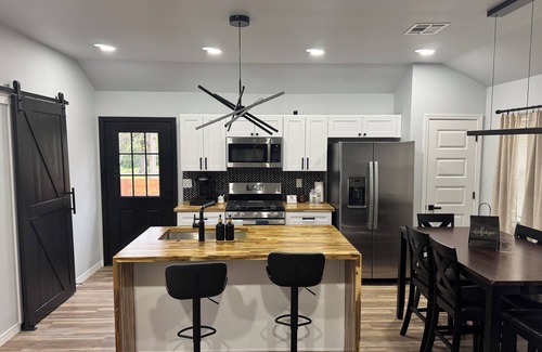 Tulsa Casa | Charming 3-bedroom house with WiFi, AC in vibrant Tulsa