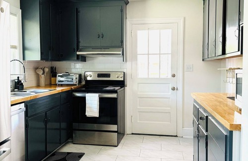 Wilson Casa | Charming 3-bedroom house just minutes from DT Wilson. Enjoy a comfortable stay!