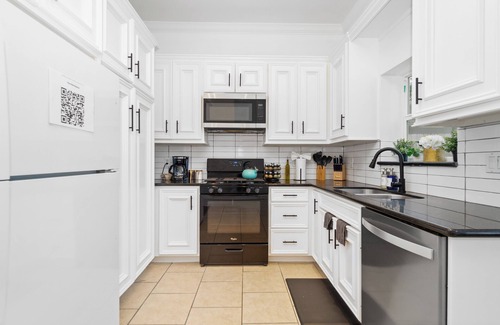 Barker Casa | Charming 3-bedroom house with Pool, Backyard Lounge, Game room in welcoming Katy