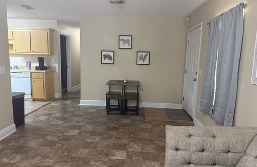 Florida Panhandle Casa | Charming 3-bedroom house with WiFi and AC in superb Pace