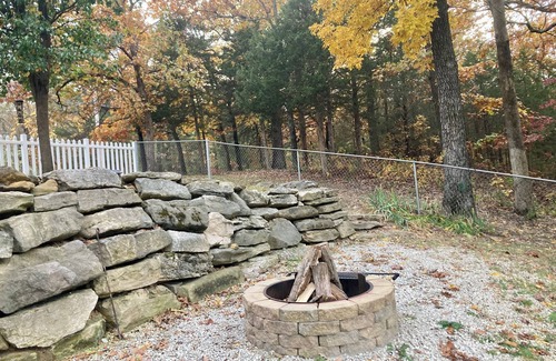 Cedar Hill Cabaña | Charming 3-bedroom lake cottage in Cedar Hill