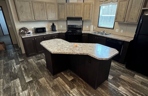 Bastrop Casa | Charming 3-bedroom mobile home in a peaceful country setting.