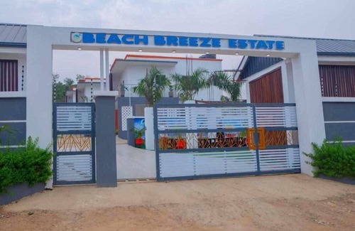 Accra Casa | Charming 3-bedroom ocean view estate with WiFi, AC in adorable Kokrobite