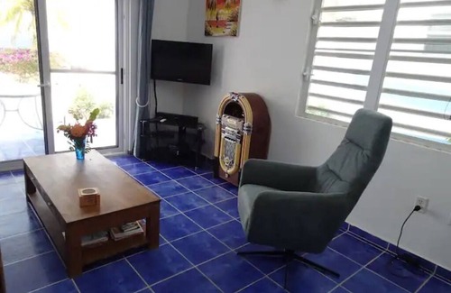 Sabana Westpunt Casa | Charming 3 Bedroom Oceanfront Bungalow with WiFi and AC in Westpunt