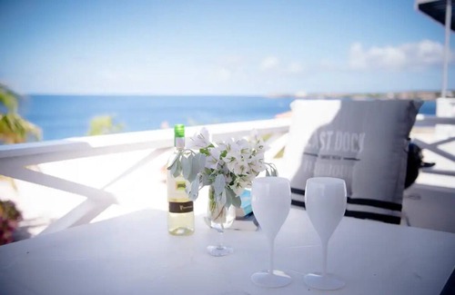 Sabana Westpunt Casa | Charming 3 Bedroom Oceanfront Bungalow with WiFi and AC in Westpunt