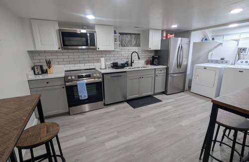 Ogden Apartamento | Charming 3-bedroom private basement apartment with WiFi, AC in enchanting Ogden.