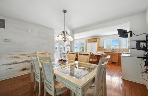 Southend Casa | Charming 3-bedroom townhome in Brigantine