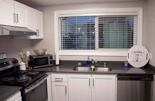 Pocket Casa | Charming 3-bedroom townhome with fitness room, Fast WiFi in Sacramento
