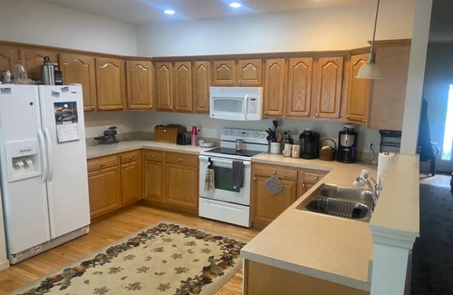 Boalsburg Casa | Charming 3-bedroom townhome with AC and WiFi in Boalsburg - 10 min from PSU.