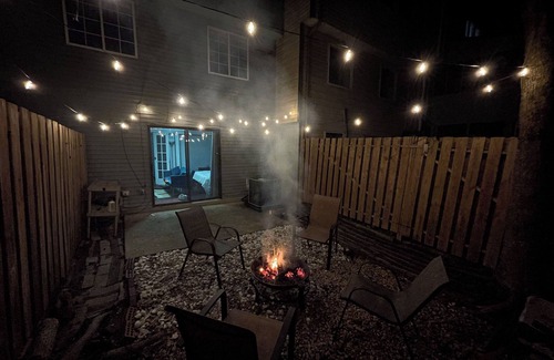 Sandy Springs Casa | Charming 3-bedroom townhome 20 min downtown ATL, Fire pit, Parking, WiFi/TVs