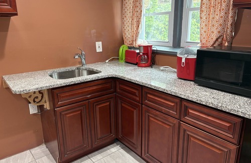 Chester Casa | Charming 3-bedroom townhome with WiFi, AC in soothing Chester