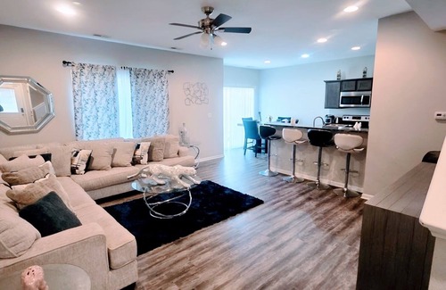 Grimes Casa | Charming 3-bedroom townhome with AC and WiFi in Grimes Weekly discount is 10%