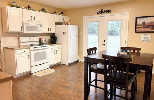 Salado Casa | Charming 3-bedroom townhome with AC, WiFi in beautiful Salado, Texas.