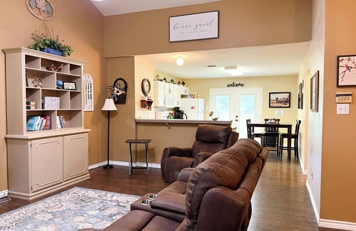 Salado Casa | Charming 3-bedroom townhome with AC, WiFi in beautiful Salado, Texas.