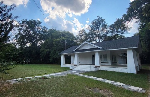 Macon Casa | Charming 3-bedroom -Two bathrooms -15 minutes from Robins AFB