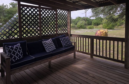 Aransas Pass Cabaña | Charming 3-bedroom cottage in serene Aransas Pass with AC, WiFi