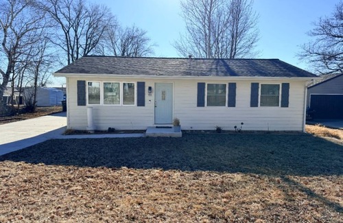 Arnolds Park Casa | Charming 3-bedroom house with AC and WiFi in delightful Arnolds Park