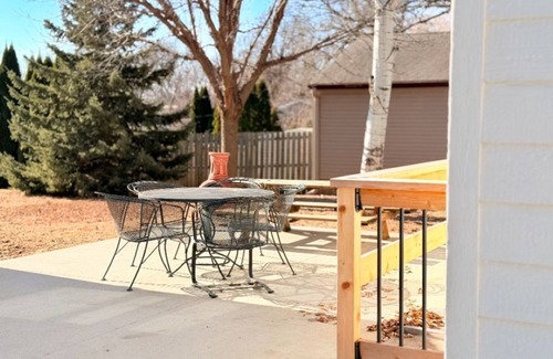 Arnolds Park Casa | Charming 3-bedroom house with AC and WiFi in delightful Arnolds Park