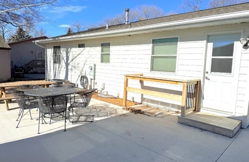 Arnolds Park Casa | Charming 3-bedroom house with AC and WiFi in delightful Arnolds Park