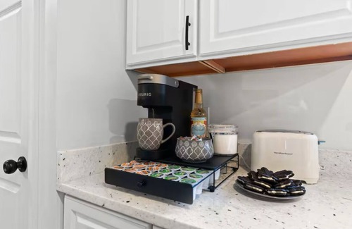 Drayton Plains Casa | Charming 3-bedroom house in Auburn Hills with AC, WiFi