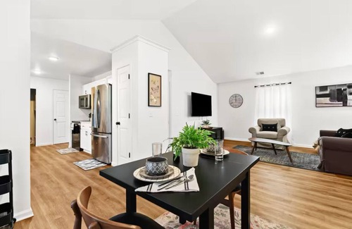 Drayton Plains Casa | Charming 3-bedroom house in Auburn Hills with AC, WiFi