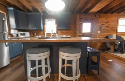 Bloomington Cabina | Charming 3-bedroom cabin near Indiana University!