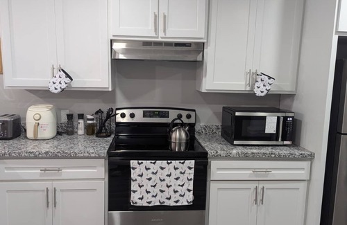 Brownsville Casa | Charming 3-bedroom house in Brownsville with AC